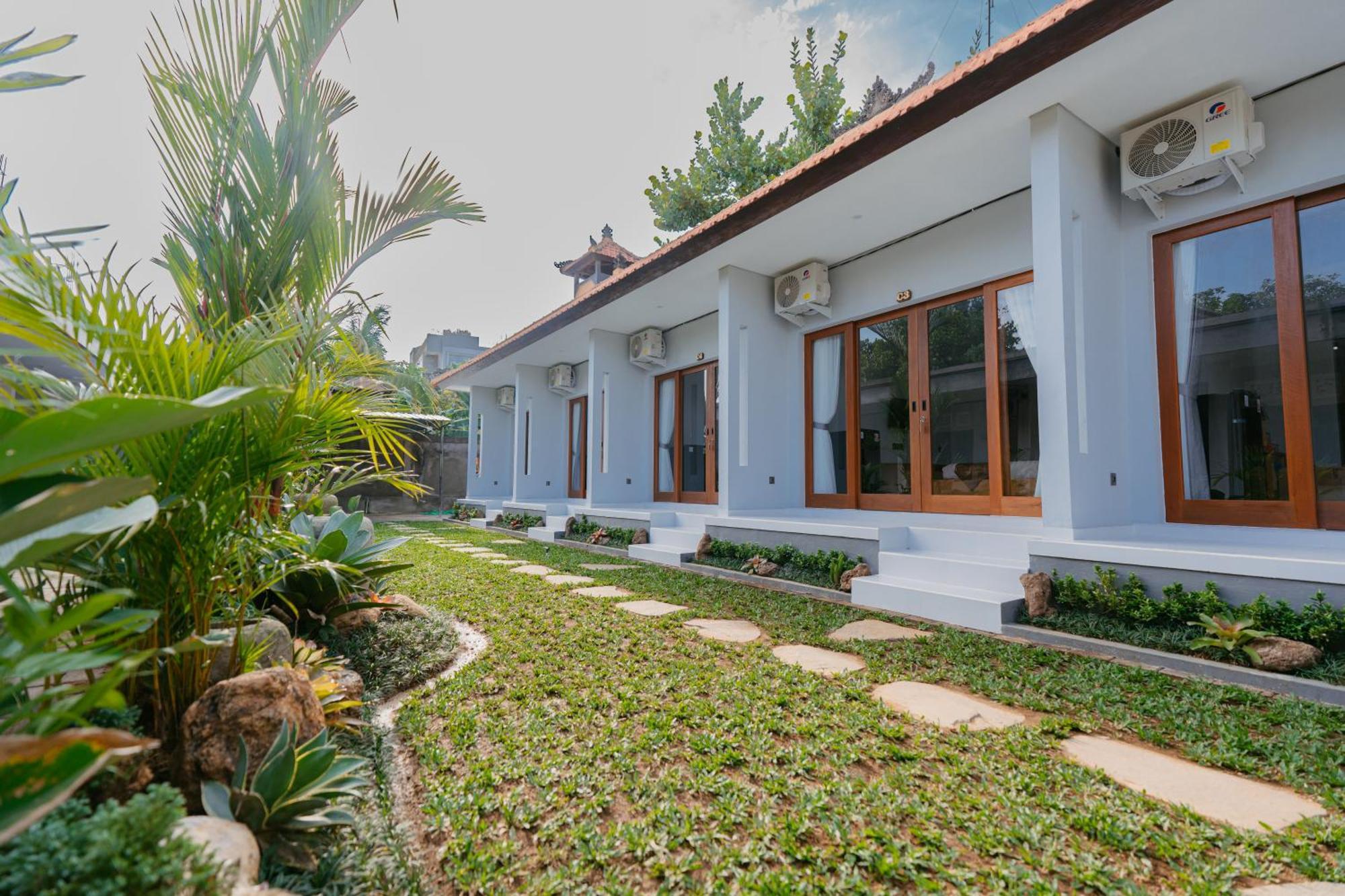 Pondok Puspa Sumekar Seminyak  Exterior photo